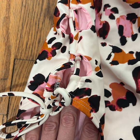 Hula Honey Wild About You Side-Lace One-Piece Swimsuit Juniors small Leopard NWT - Picture 5 of 9